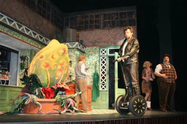 Bild: „Bühne frei!“ für den Segway im Ohnsorg-Theater