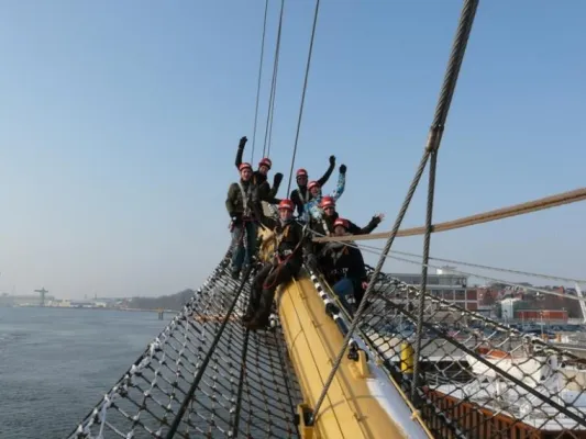 Bild: kraxelmaxel Teamtraining geht an Bord der Schulschiff Deutschland