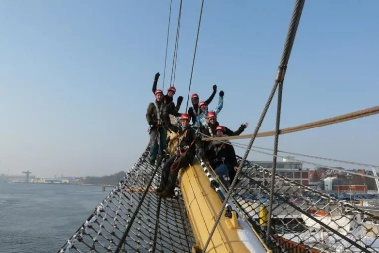 Bild: kraxelmaxel Teamtraining geht an Bord der Schulschiff Deutschland