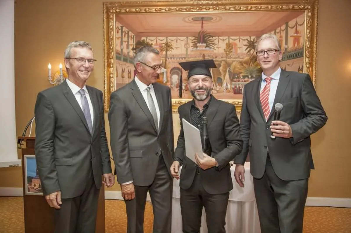 Absolventen und Wissenschaftlicher Leiter (Dresden International University, 2017)