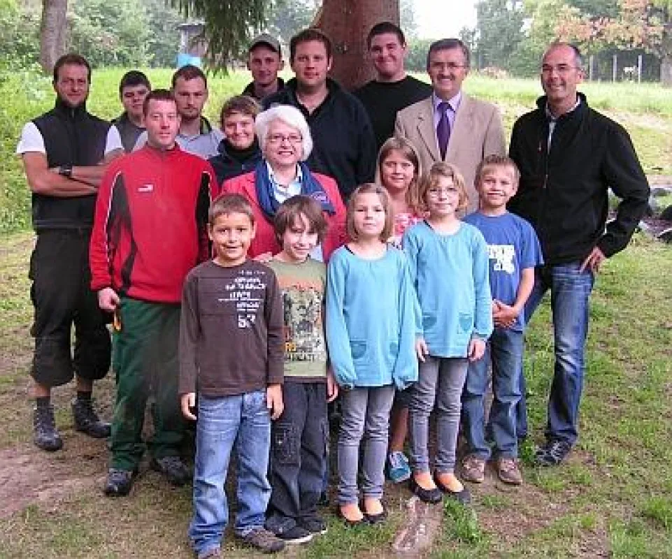 Das Projektteam mit Schulleiterin Cordula Hollerbach-Malutzki  (Bildmitte) (Bild: wort.laut)