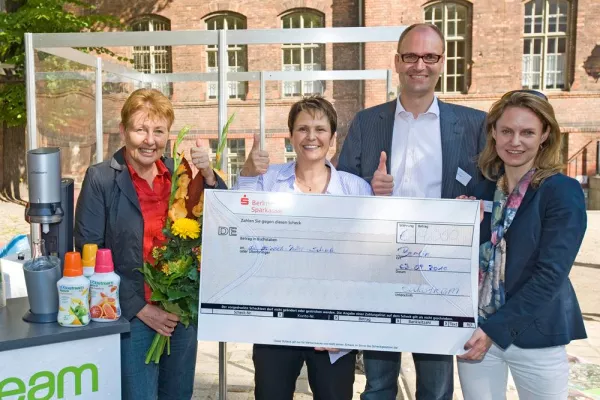 Bild: Berliner Schüler „sprudeln“ für den Klimaschutz