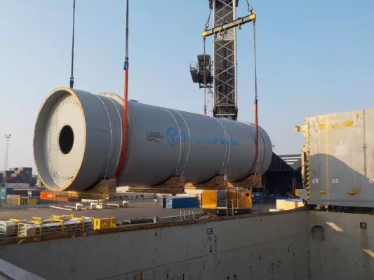 Erfolgsprojekt im Maschinen- und Anlagenbau nach Malaysia: Verpackungsunternehmen transportiert Zementanlage Bild: Erfolgsprojekt im Maschinen- und Anlagenbau nach Malaysia: Verpackungsunternehmen transportiert Zementanlage