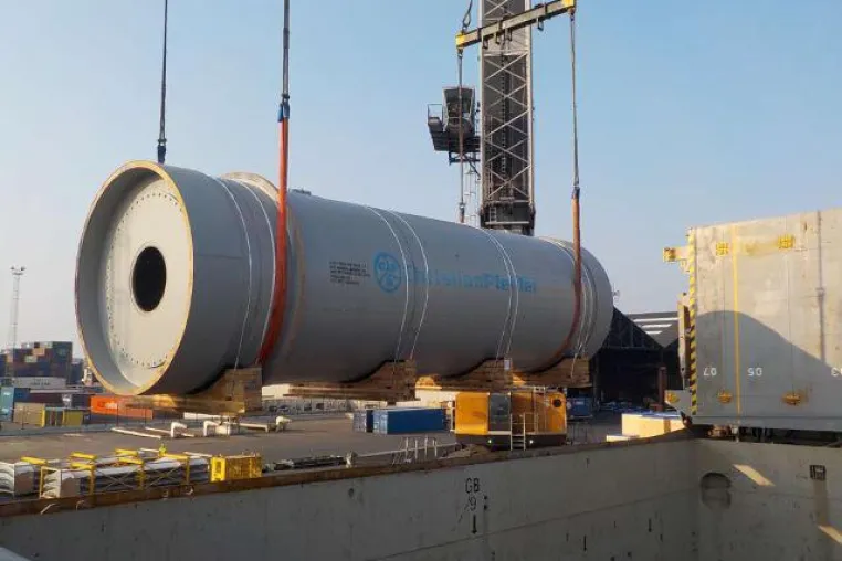 Bild: Erfolgsprojekt im Maschinen- und Anlagenbau nach Malaysia: Verpackungsunternehmen transportiert Zementanlage