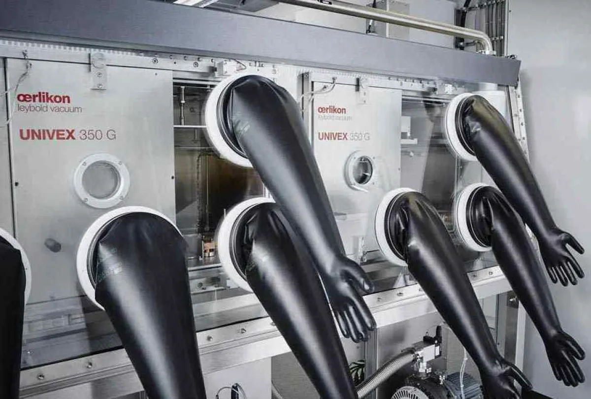Gloveboxen an UNIVEX System