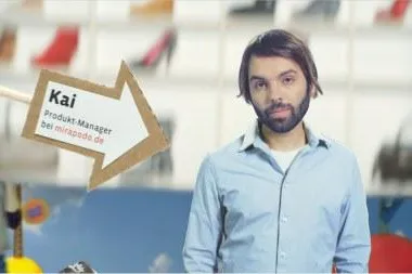 Bild: mirapodo präsentiert den zweiten TV-Spot aus der neuen Kampagne: Den Größen-Kenner