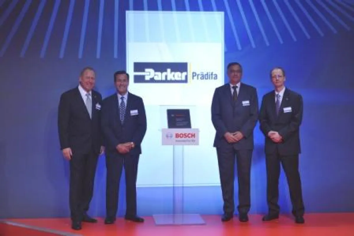 Dr. Karl Nowak, Bosch; Kurt Keller, Parker Seal Group; Philippe Halloin, Parker Seal Group Europe; Stephan Böhm, Bosch (v.l.n.r.)