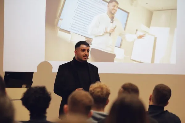 Hakan Ersu: Warum Selbstständige & Unternehmen an fehlenden Sales- und Wachstumssystemen scheitern Bild: Hakan Ersu: Warum Selbstständige & Unternehmen an fehlenden Sales- und Wachstumssystemen scheitern