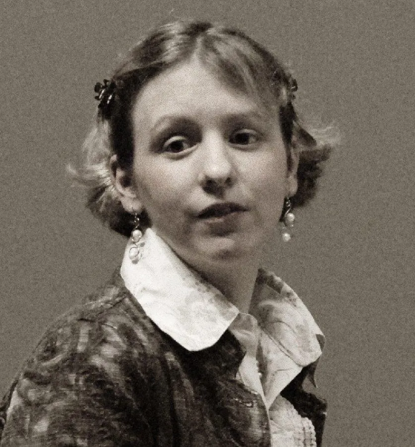 Die Pianistin Karina Sabac ist die künstlerische Leiterin der Konzertreihe. Ihre internationale Karriere begann sie im Alter von 20 Jahren, nachdem sie bereits mit 15 das Studium an der Berliner UdK