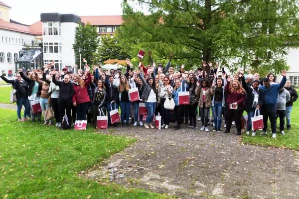 Bild: 147 Auszubildende beginnen eine Ausbildung bei der Stiftung Liebenau