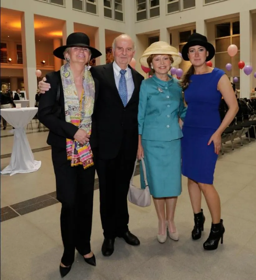 Eva Irina Doyé (Vorstand Hiege Stiftung), Dr. Wolfgang & Astrid Hiege und Veranstalterin Simone Brun