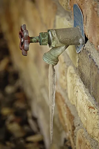 Bild: Außenwasserhahn: Eine Schwachstelle, die teuer werden kann