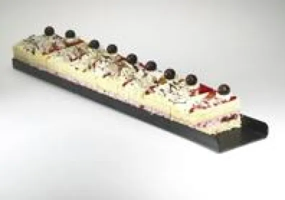 Bild: Erweiterte Innenmaße speziell für Blechkuchen: Die Premium-Kuchentabletts der FMU