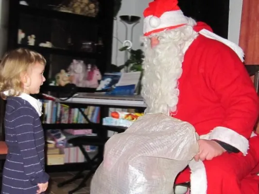 Bild: Mangel an freiwilligen Weihnachtsmännern sorgt für lange Gesichter in Thüringer Familien