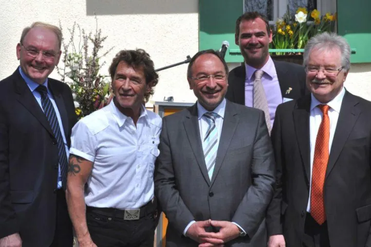Bild: Peter Maffay eröffnet Tabaluga Haus in Jägersbrunn