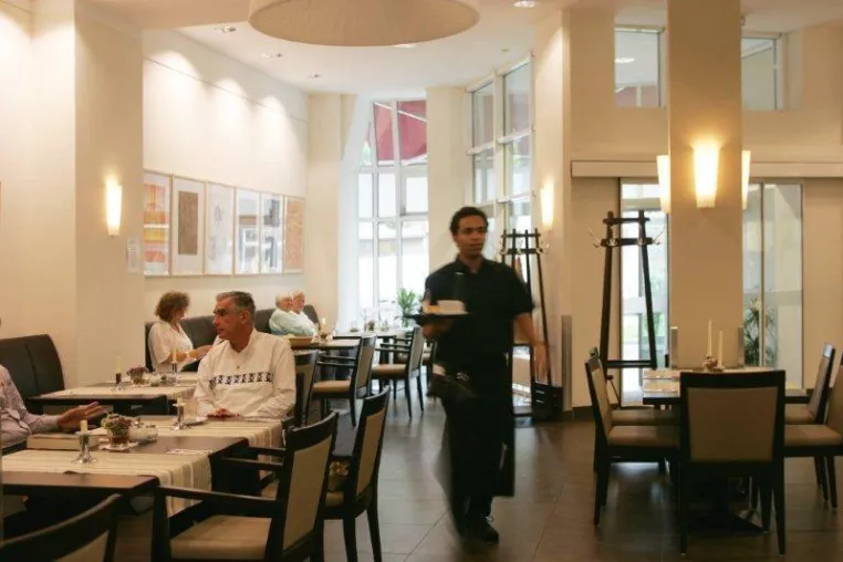 Bild: blisse14 – ältestes barrierefreies Restaurant Berlins wird 30