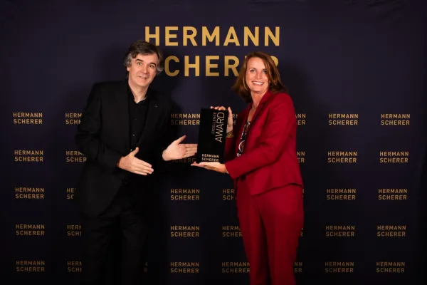 Bild: Hamminkelnerin erhält Auszeichnung beim Internationalen Speaker Slam