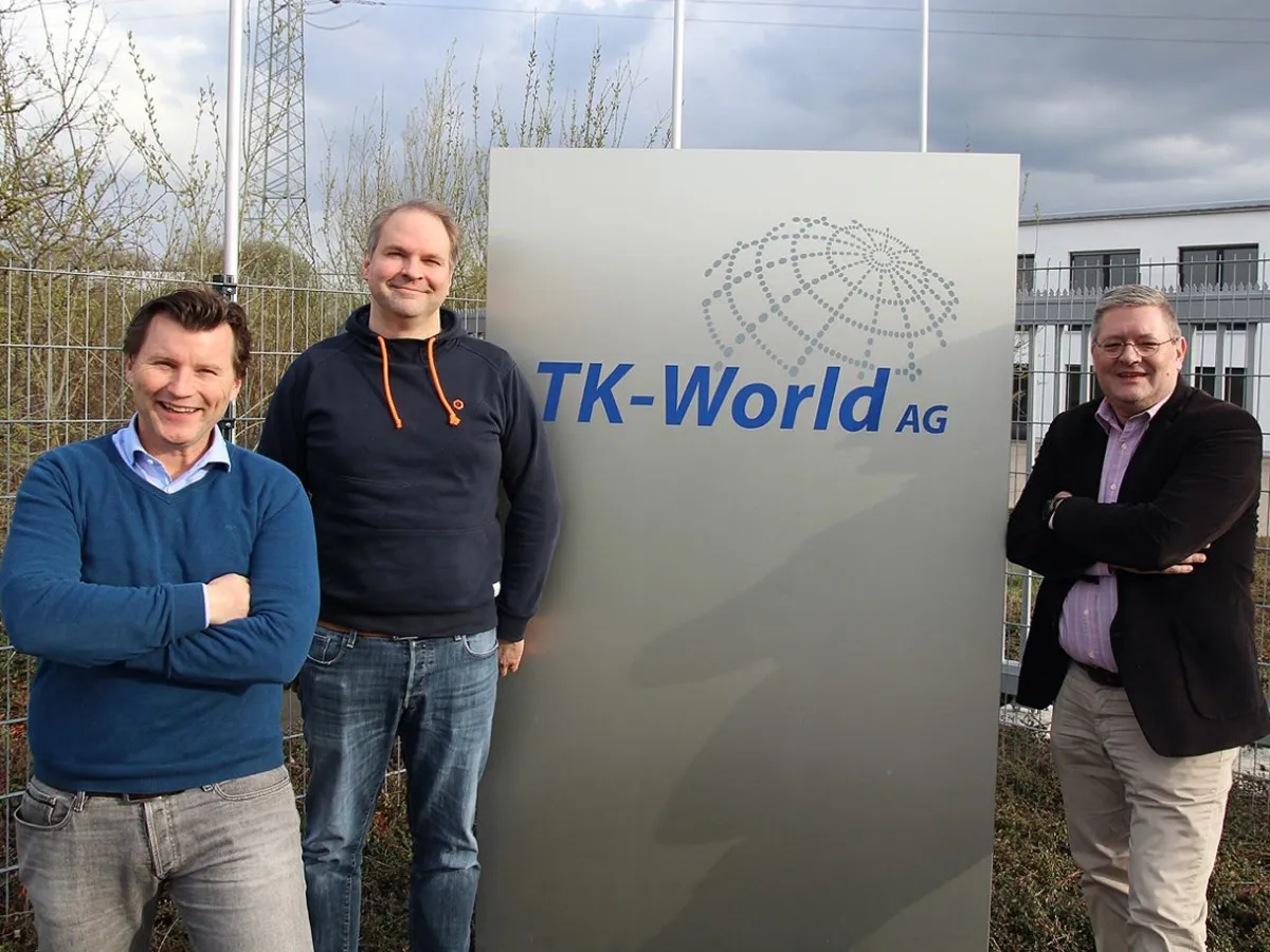 Kai-Uwe Flormann (Geschäftsführer), Martin Wegen (CEO spectrum8 GmbH), Ralf Krippner (Vorstand) (© TK-World AG)