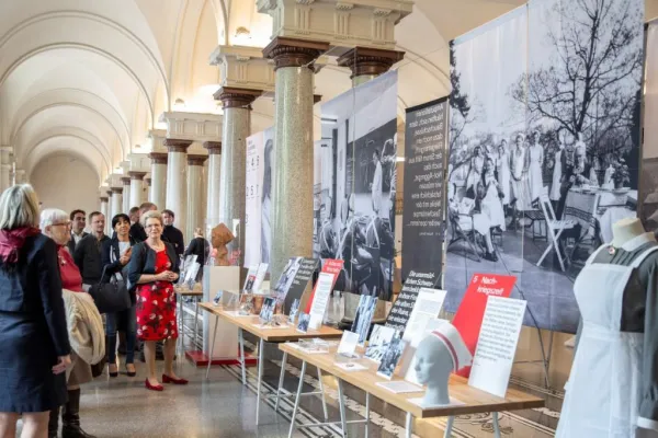 Bild: Geschichte hautnah erleben: Ausstellung zu 100 Jahre Rotkreuzschwestern in Stuttgart und Württemberg gestartet