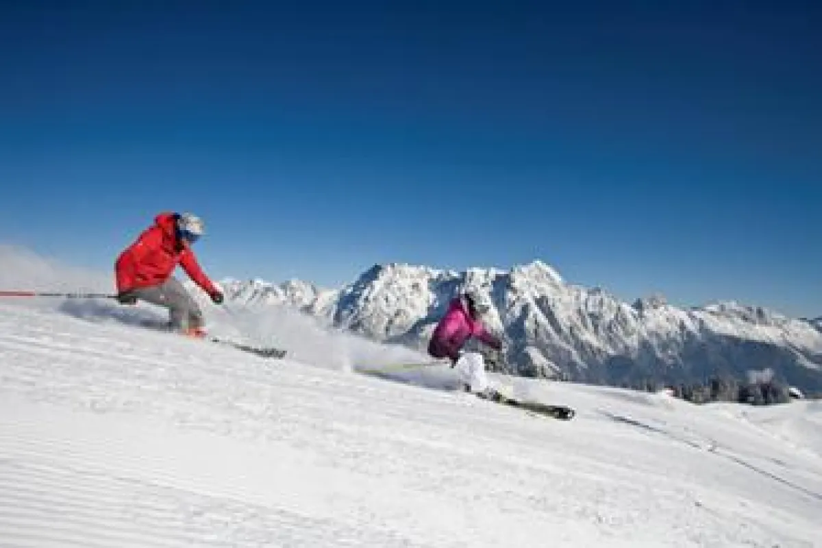 Saalbach Hinterglemm - Ski-Fahrer © Leo Himsl