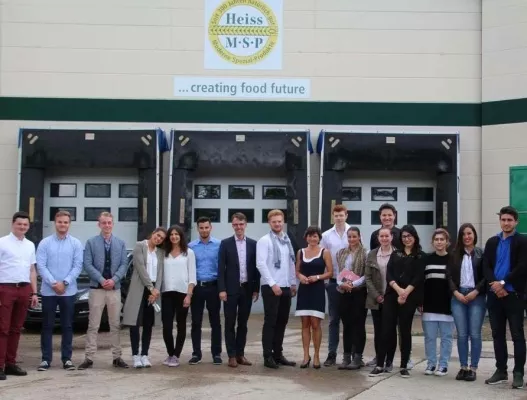 Bild: HdWM: Prof. Dr. Lars Castellucci mit BV-Kurs bei Heiß MSP in Sinsheim - Studenten mit Herzblut dabei