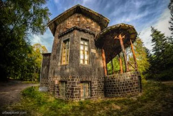 Bild: Gibt es eine Rettung für das verlassene Jagdschloss?