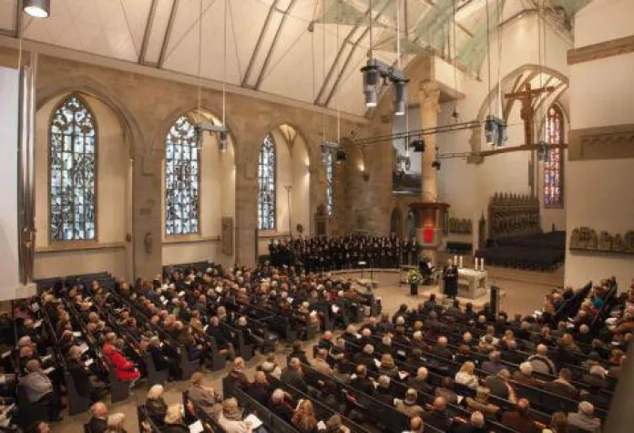 Bild: Die Bibel als Zeugnis des Glaubens und der Liebe