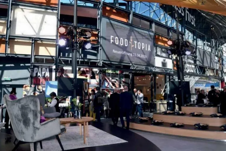 Bild: Neue Eventbühne der Frankfurter MyZeil strahlt mit ELATION Platinum Seven