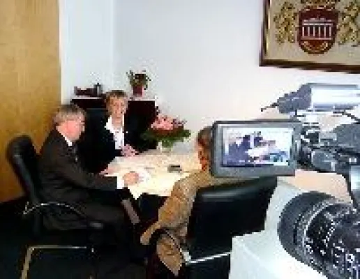 TV-Aufnahmen für Nachrichtensender N24 bei der Monarchis Grundbesitzgesellschaft mbH Bild: TV-Aufnahmen für Nachrichtensender N24 bei der Monarchis Grundbesitzgesellschaft mbH