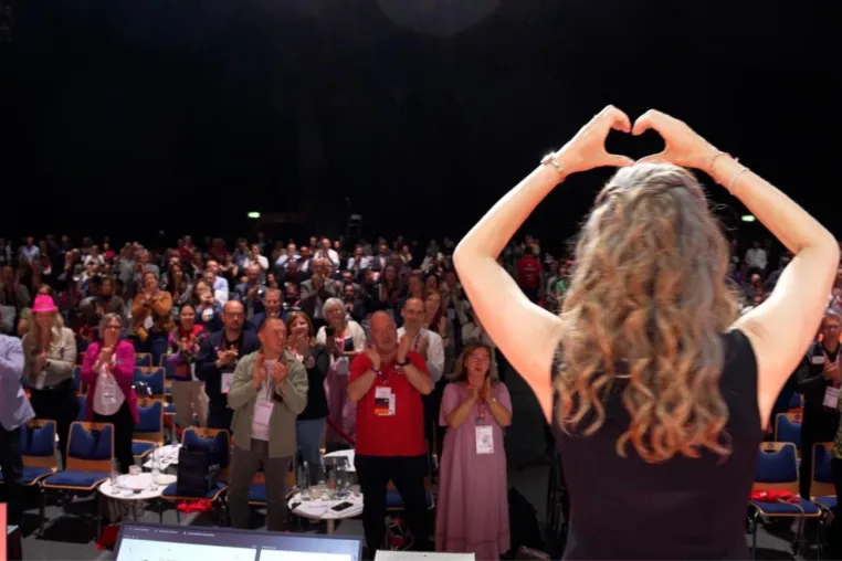 Bild: Daniela Landgraf begeistert über 1.000 Gäste auf der BNI DaKon