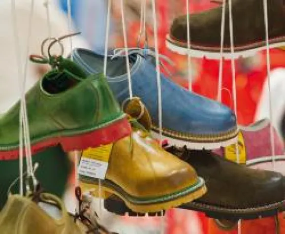 Ein Trachtenschuh macht Karriere Bild: Ein Trachtenschuh macht Karriere