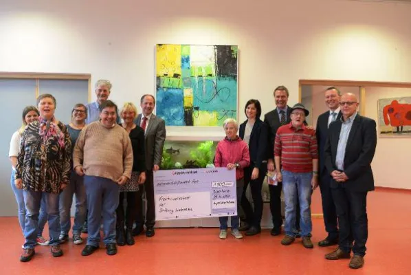 Hypovereinsbank spendet 1.500 Euro an Kreativwerkstatt Bild: Hypovereinsbank spendet 1.500 Euro an Kreativwerkstatt