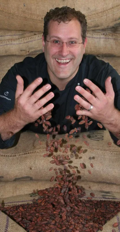 In seinem Element: Chocolatier Oliver Coppeneur freut sich auf den Wettbewerb.