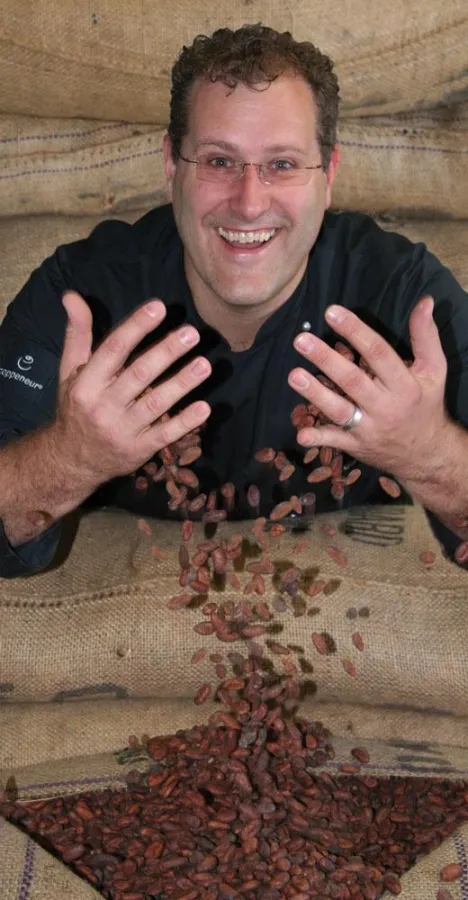 In seinem Element: Chocolatier Oliver Coppeneur freut sich auf den Wettbewerb.