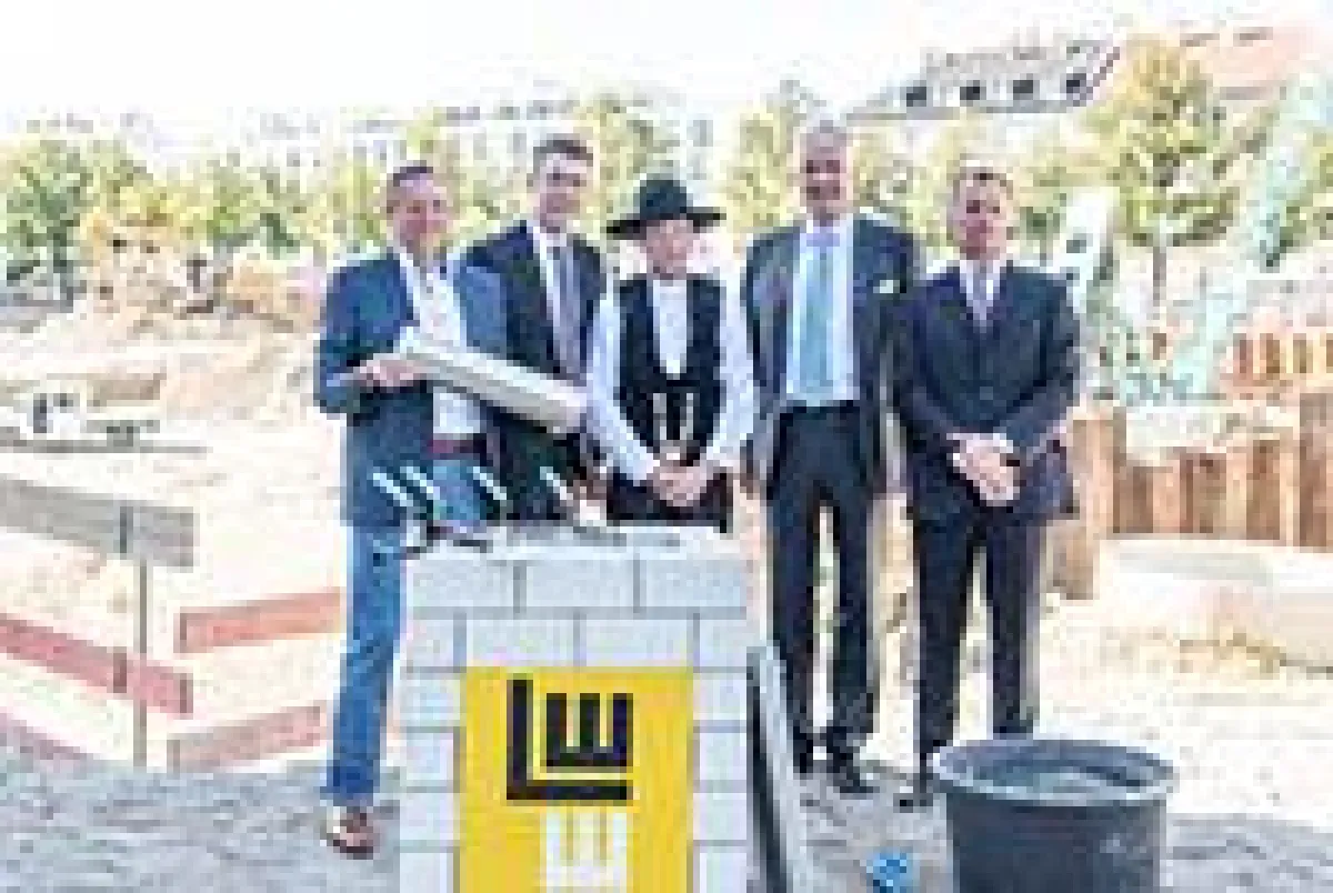 Grundsteinlegung mit MdL Markus Blume (2.v.l.)