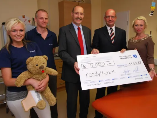 5.000 Euro Spende von VWI für Ausbildungsinitiative ready4work Bild: 5.000 Euro Spende von VWI für Ausbildungsinitiative ready4work