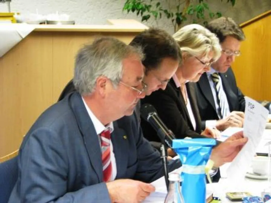 Wolfgang Lochner (Vositzender), Dr. Bert Bosseler (Stv. Vositzender), Birgit Koenen (Schatzmeisterin) und Dietmar Bockes, MdL