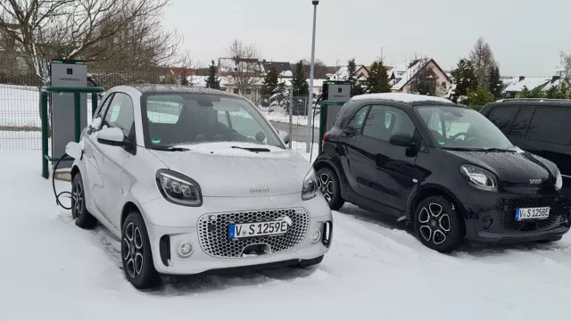 Seidel Heizung und Bad: Die Sonne betankt die neuen E-Autos Bild: Seidel Heizung und Bad: Die Sonne betankt die neuen E-Autos