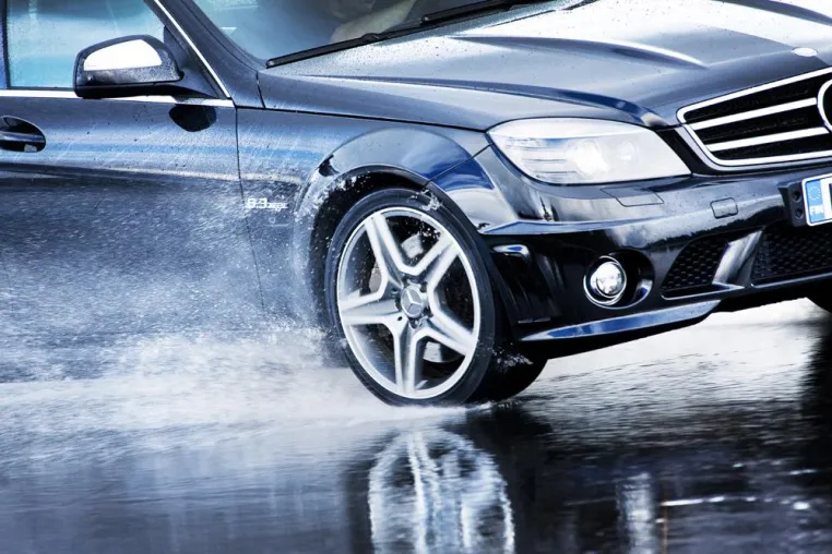 Nokian-Reifen ist Testsieger im Sommerreifen-Test 2012 von Auto Bild, Auto Zeitung und gute Fahrt Bild: Nokian-Reifen ist Testsieger im Sommerreifen-Test 2012 von Auto Bild, Auto Zeitung und gute Fahrt