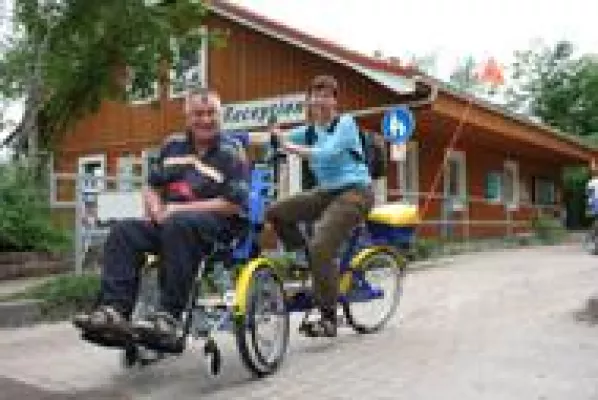 Bild: Barrierefrei durch die Dübener Heide