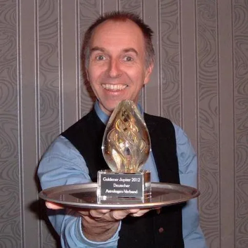 Ehrenpreis „Goldener Jupiter“ für Astrologen Bild: Ehrenpreis „Goldener Jupiter“ für Astrologen