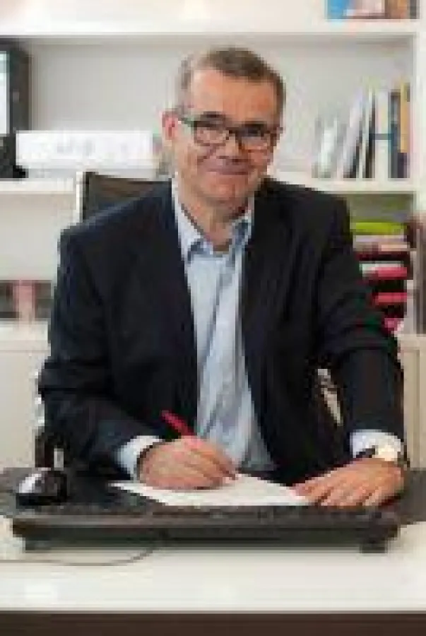 Dr. Adrian Flohr ist bekannter Gynäkologe und Geschäftsführer von Medplus Nordrhein.