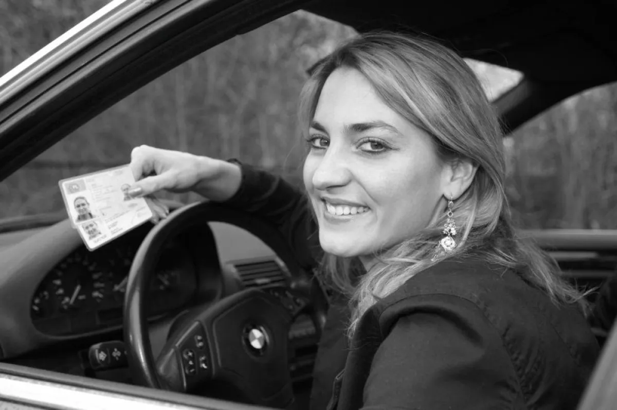 Mit dem EU-Führerschein wieder hinters Steuer. Presse Bild: Tobias Kreusler