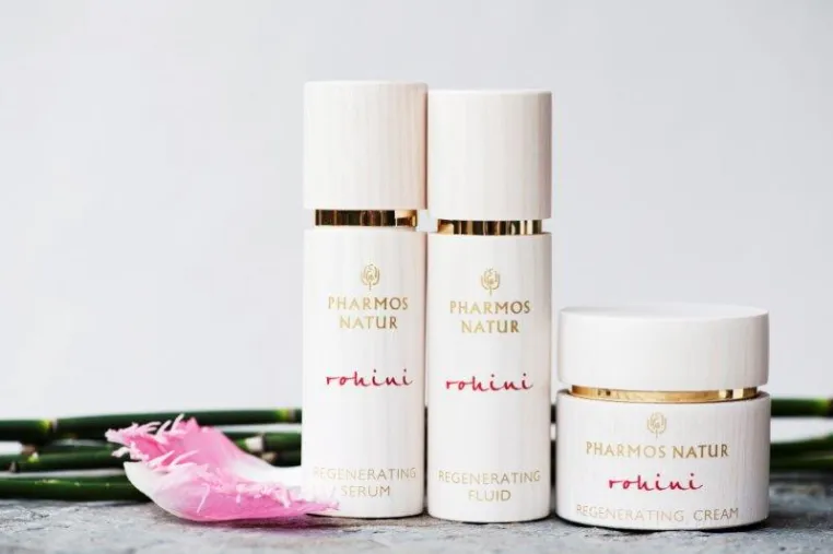 ROHINI. Exklusive REGENERATING Pflegelinie. Natur und Luxus Mit echten Verjüngungspflanzen. Bild: ROHINI. Exklusive REGENERATING Pflegelinie. Natur und Luxus Mit echten Verjüngungspflanzen.