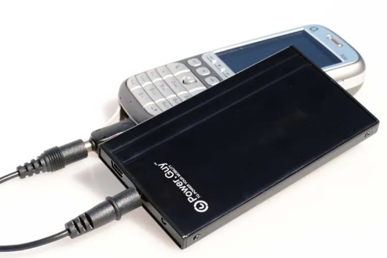 PowerGuy Flatpack-Charger, der flachste mobile Energiespeicher für mobile Elektronik Bild: PowerGuy Flatpack-Charger, der flachste mobile Energiespeicher für mobile Elektronik