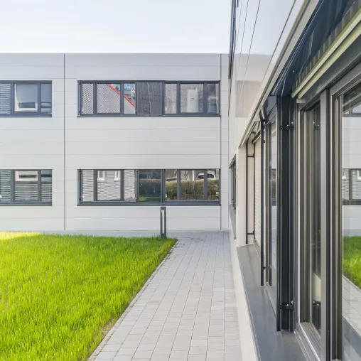 Bild: Würth realisiert mit FAGSI temporäres Verwaltungsgebäude in markantem Firmendesign