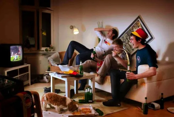 BEMZ.com als Ehe-Retter zur EM - Wie Männer ausgelassen feiern und Frauen die Euphorie für sich nutzen können Bild: BEMZ.com als Ehe-Retter zur EM - Wie Männer ausgelassen feiern und Frauen die Euphorie für sich nutzen können