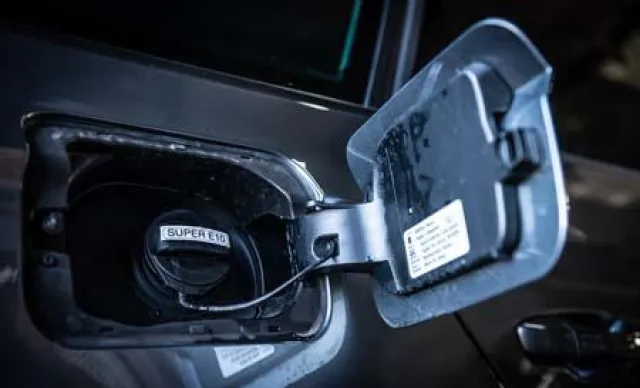 Bild: Zu hoher Spritverbrauch? Manchmal hilft nur eine Reparatur