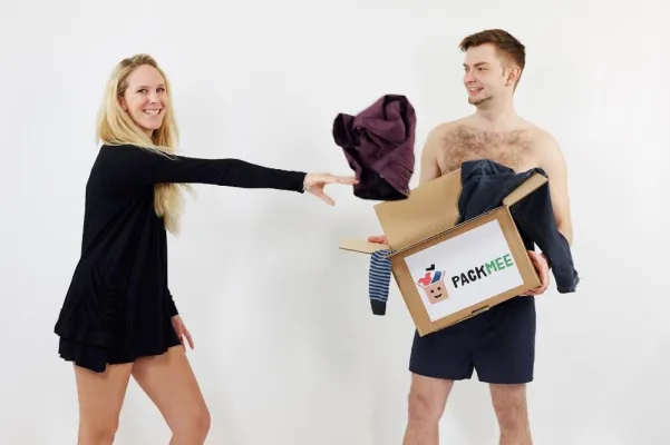 Bild: Kleidern ein zweites Leben schenken: Packmee-Chef Marco Solá gibt Tipps für die Entsorgung alter Klamotten