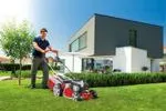 Bild: Die Perfektion der Grashalmpflege – Warum Rasenmähen Männersache ist